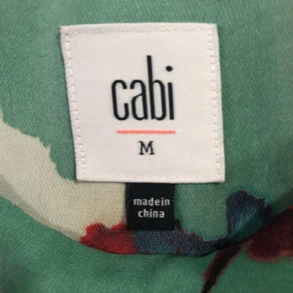 This is the Cabi “Bloom” top in a size Medium - Picture 2 of 2